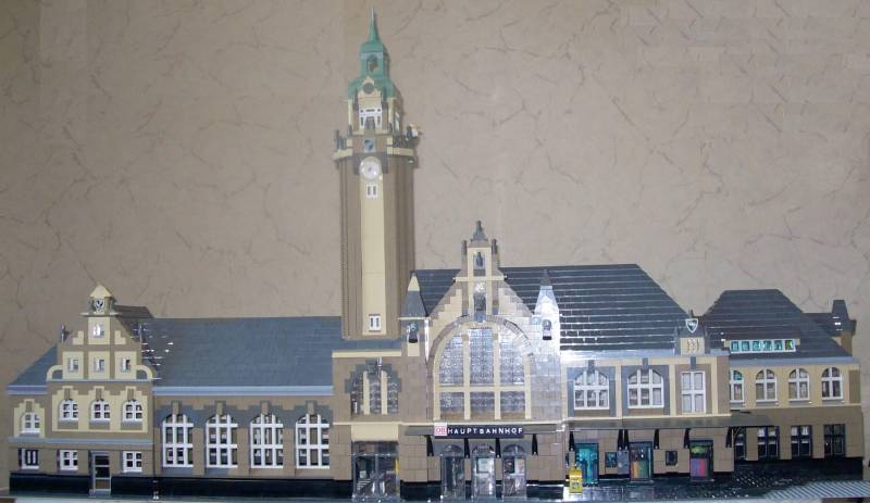 Krefelder Hauptbahnhof aus LEGO©